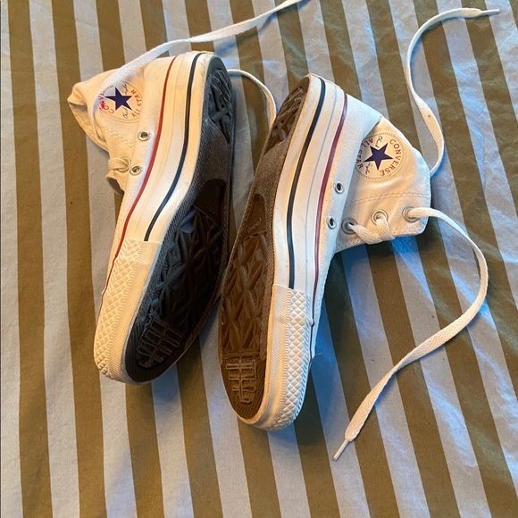 Converse. - Picture 2 of 4